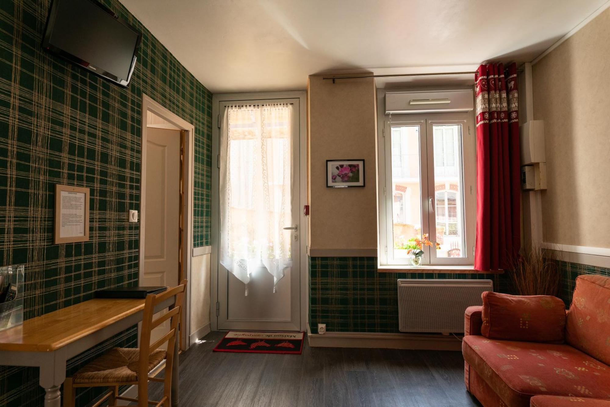 Hotel Quin Te Va Каутерец Екстериор снимка