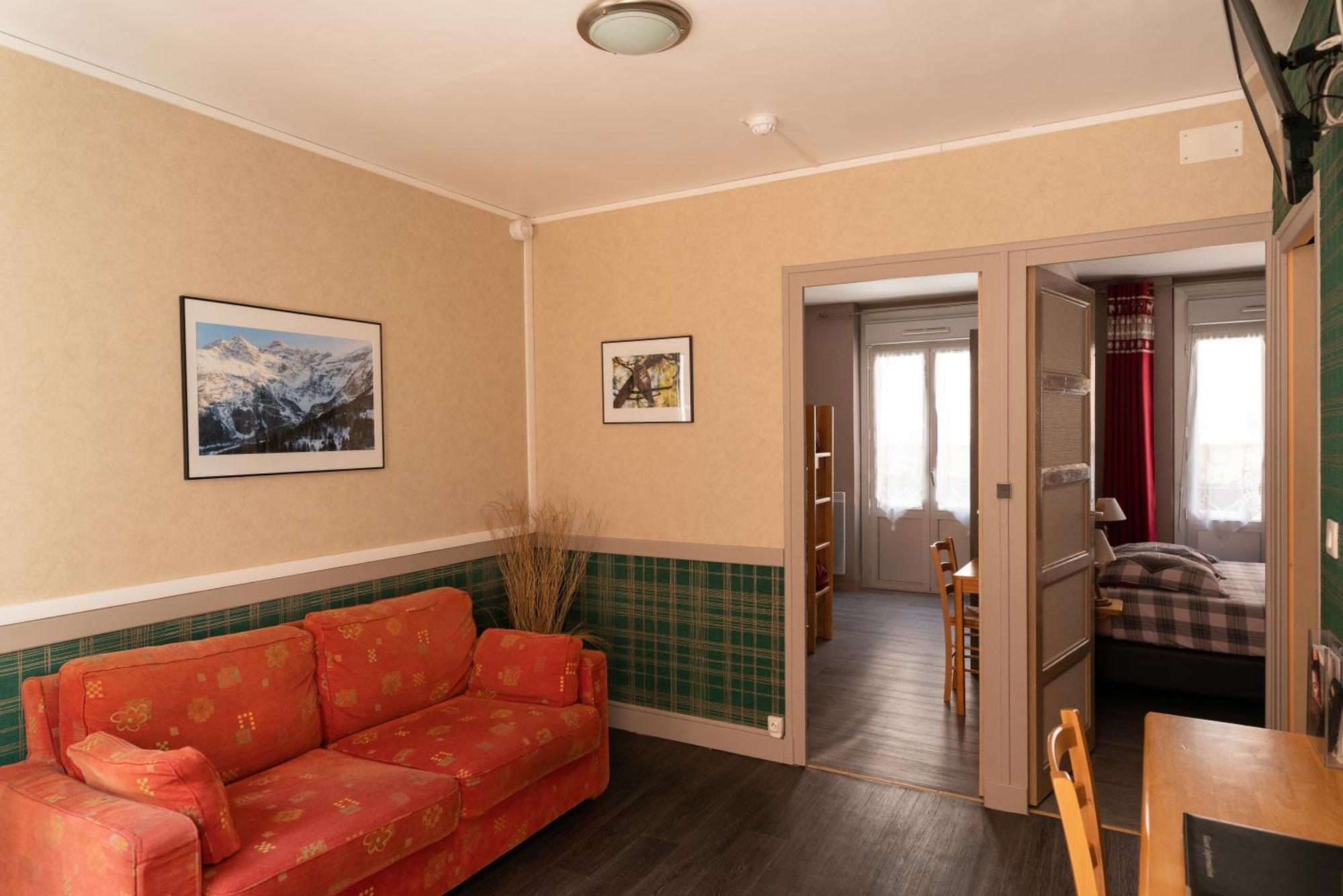 Hotel Quin Te Va Каутерец Екстериор снимка